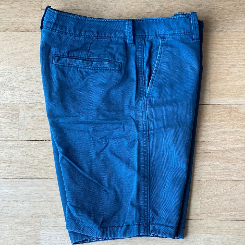HOLLISTER FLAT FRONT CHINO SHORT 9"